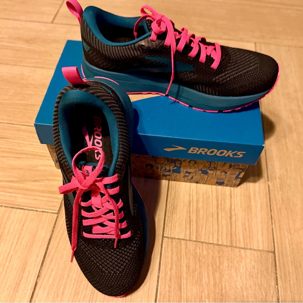 Brooks Revel 5 Black, Peacock Blue and Pink Running Sneakers. Size 6.5.